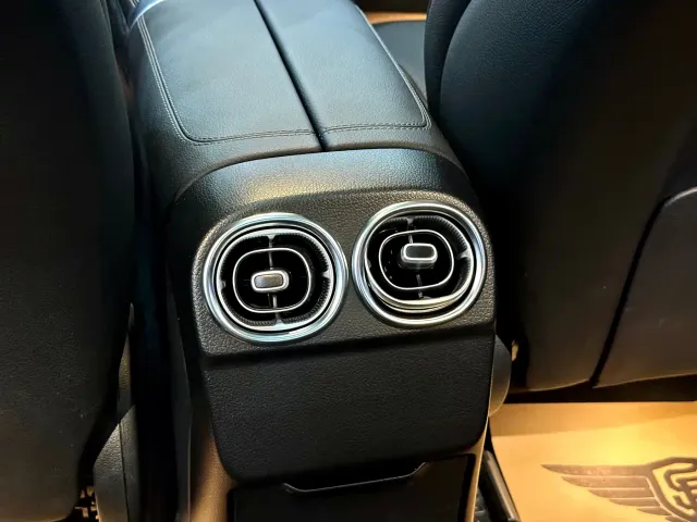 Mercedes-Benz C-Class — Фото автомобиля 19
