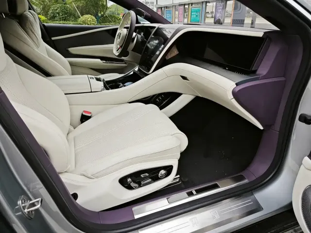 Yangwang Yangwang U7 2025 Model PHEV 4-Seat Flagship — Фото автомобиля 8