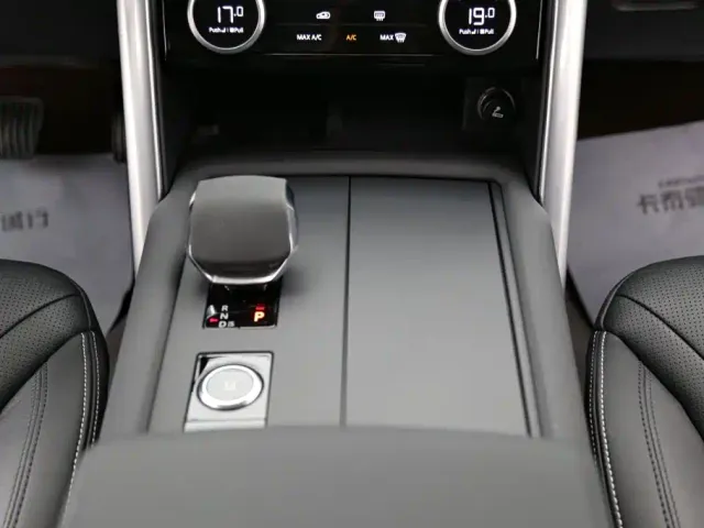 Land Rover Discovery 2024 Model 300PS S — Фото автомобиля 27