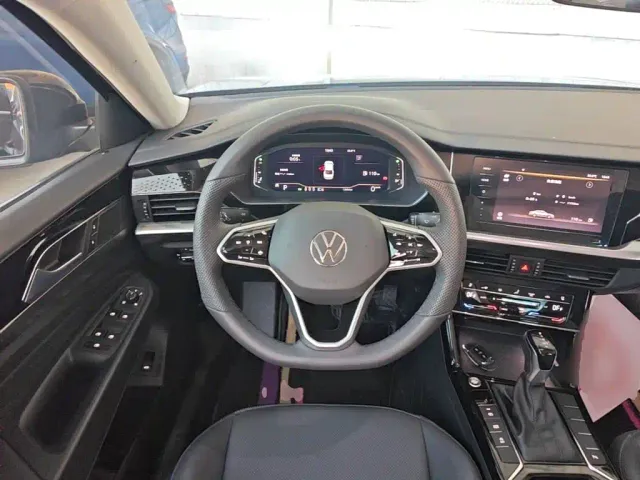 Volkswagen Passat — Фото автомобиля 10