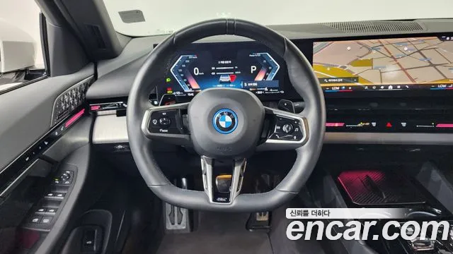BMW 5 Series G60 — Фото автомобиля 13