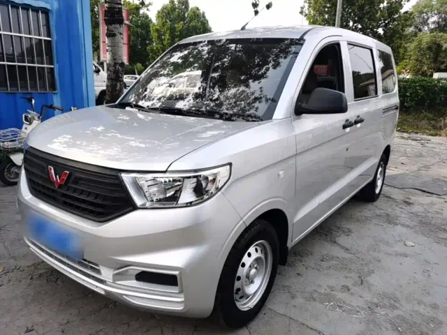 Фотография автомобиля — Wuling Hongguang V