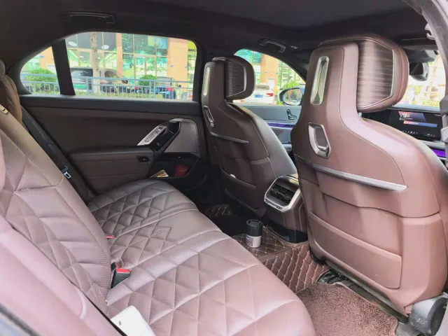 BMW 7 Series — Фото автомобиля 8