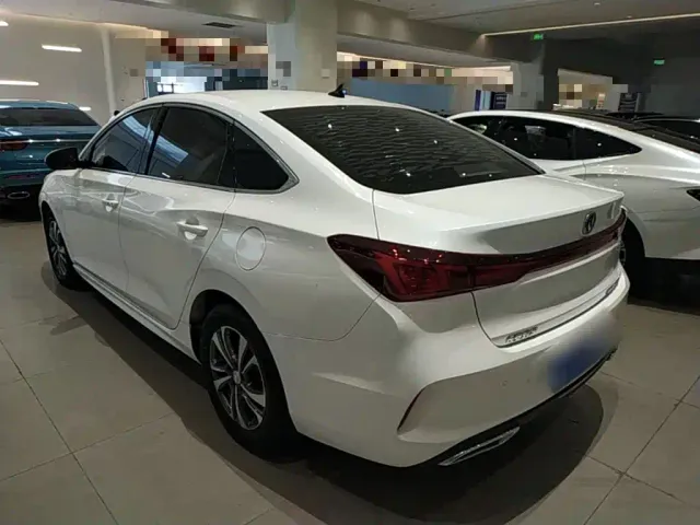 Changan Eado — Фото автомобиля 4