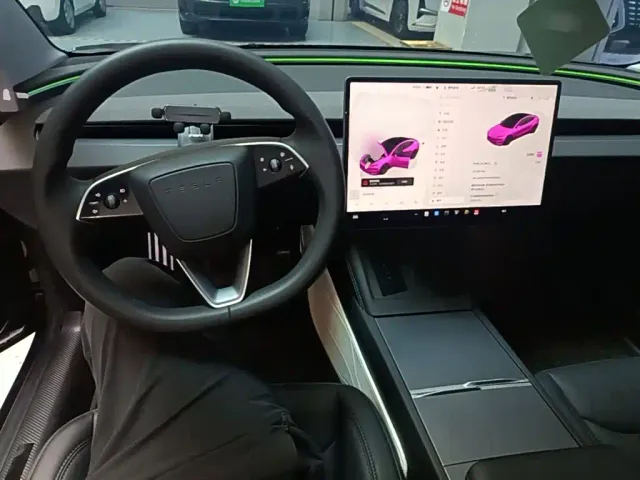 Tesla Model 3 — Фото автомобиля 9