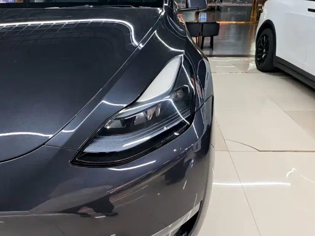 Tesla Model Y — Фото автомобиля 23