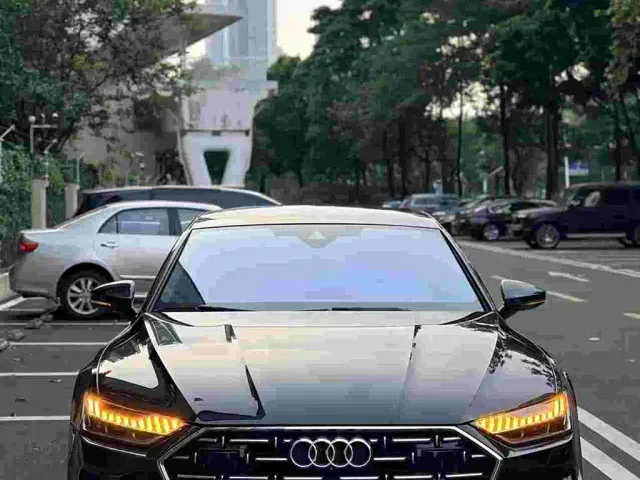 Фотография автомобиля — Audi A7L
