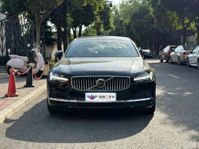 Volvo S90 — Фото автомобиля 2