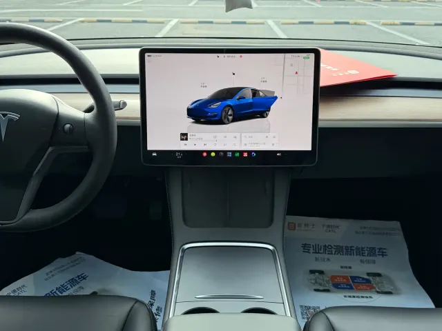 Tesla Model 3 — Фото автомобиля 10