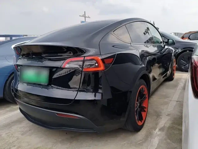 Tesla Model Y — Фото автомобиля 6