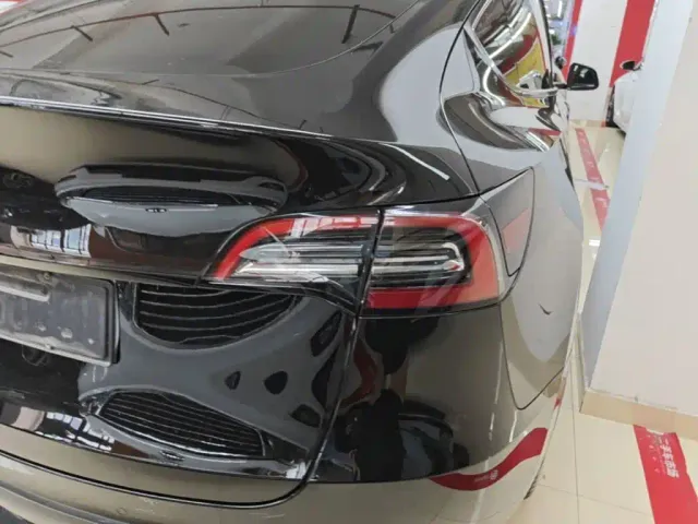 Tesla Model Y — Фото автомобиля 7