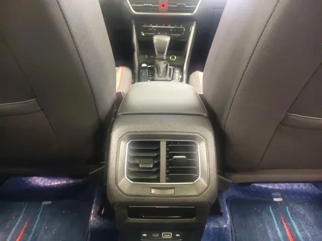 Volkswagen Tiguan L — Фото автомобиля 8