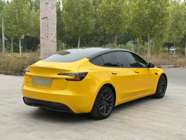 Tesla Model 3 — Фото автомобиля 12