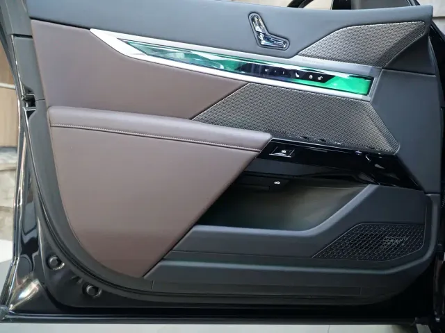 BMW i7 — Фото автомобиля 17