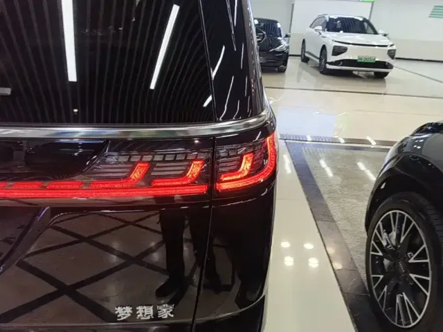Voyah Auto Voyah Dreamer 2025 PHEV AWD Flagship Kunpeng Edition — Фото автомобиля 7