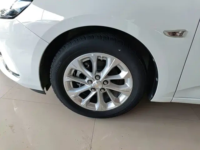 Chevrolet Monza — Фото автомобиля 22