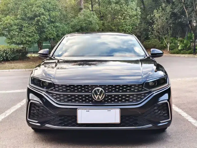 Volkswagen Passat — Фото автомобиля 2