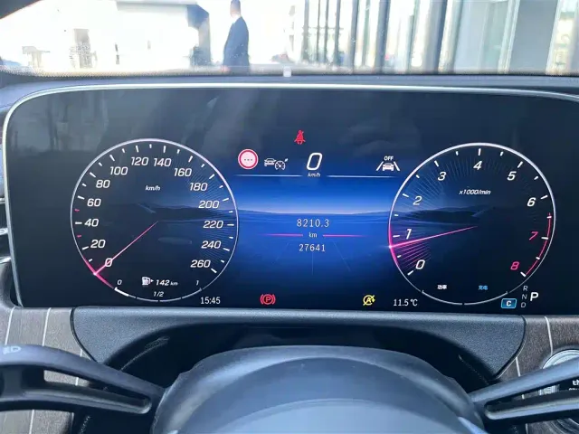 Mercedes-Benz E-Class — Фото автомобиля 12