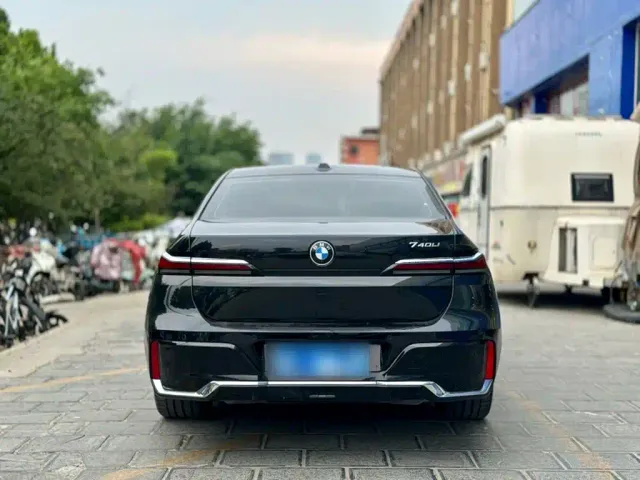 BMW 7 Series — Фото автомобиля 14