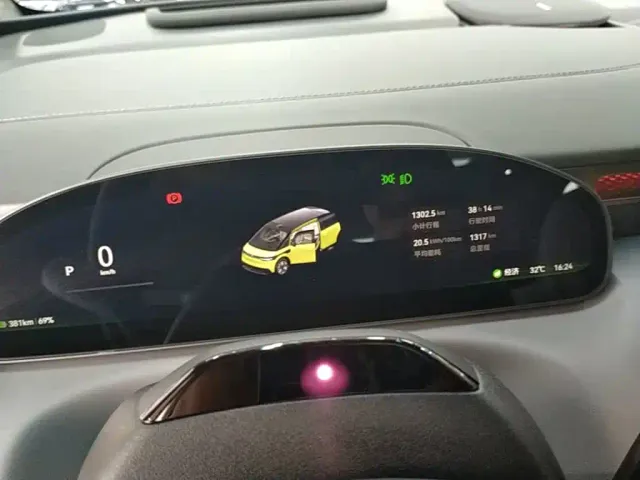 Zeekr Mix — Фото автомобиля 11