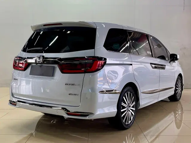 Honda Elysion — Фото автомобиля 6