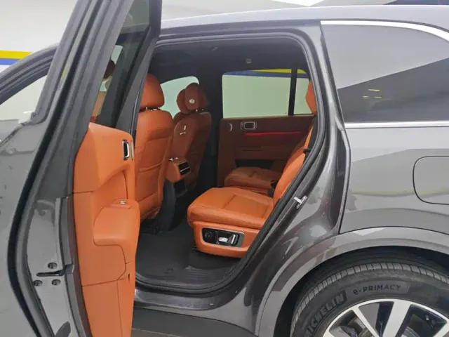 Li Auto L8 — Фото автомобиля 11