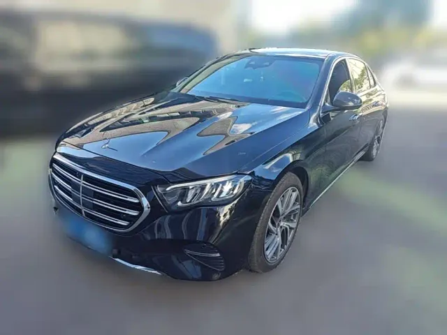Фотография автомобиля — Mercedes-Benz E-Class