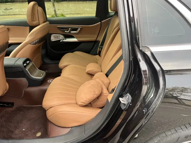 Mercedes-Benz E-Class — Фото автомобиля 24