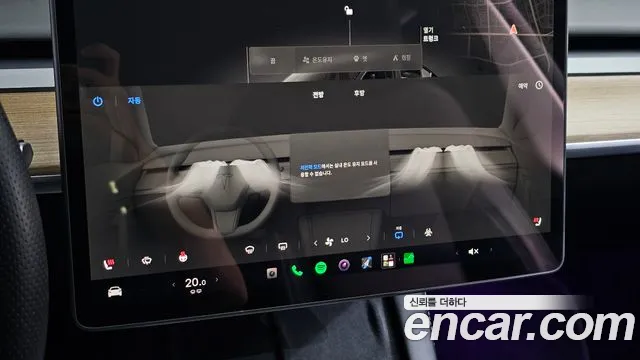 Tesla Model Y — Фото автомобиля 23