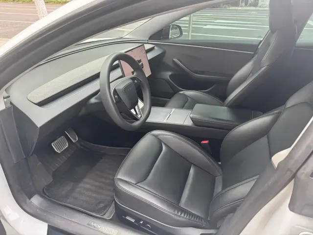 Tesla Model 3 — Фото автомобиля 7