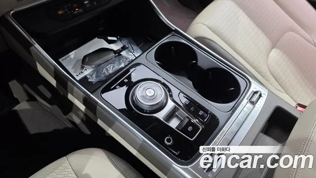 Kia Carnival Generation 4 — Фото автомобиля 12