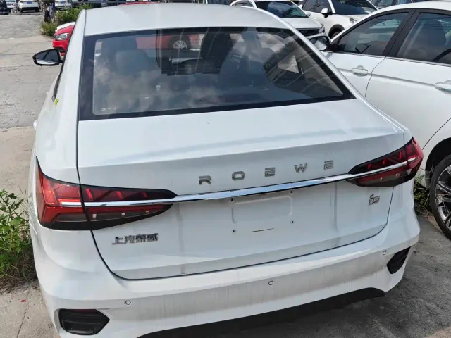 Roewe i5 — Фото автомобиля 26