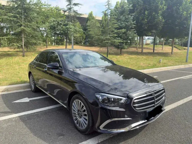 Mercedes-Benz E-Class — Фото автомобиля 3