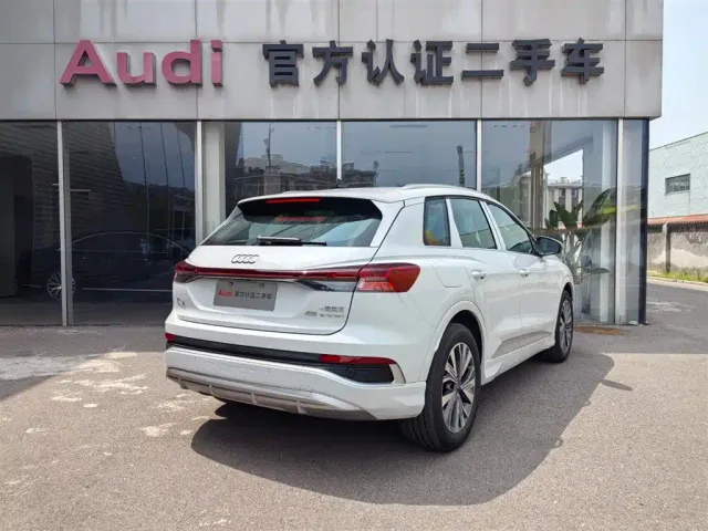 Audi Q4 e-tron — Фото автомобиля 4