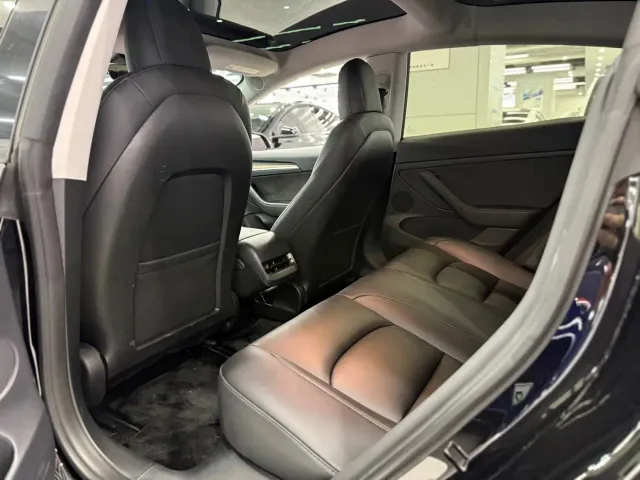 Tesla Model 3 — Фото автомобиля 8