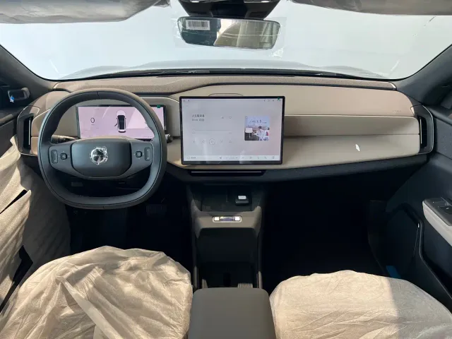 Volvo XC70 Plug-in Hybrid — Фото автомобиля 15