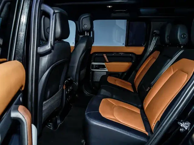 Land Rover Defender — Фото автомобиля 9