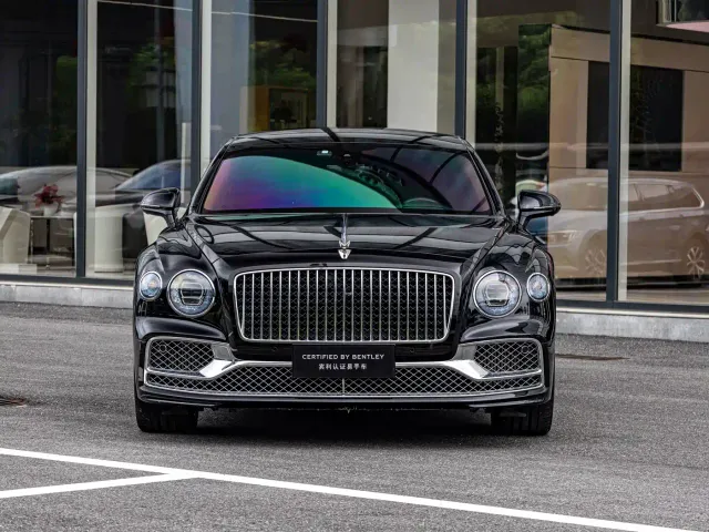 Bentley Flying Spur — Фото автомобиля 3