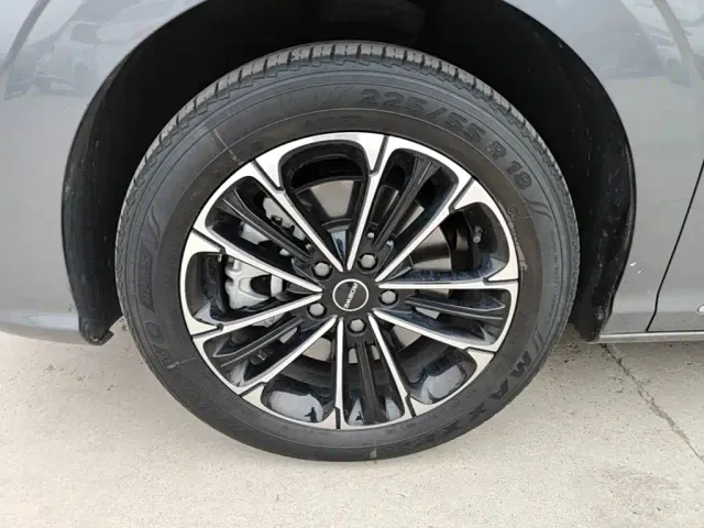 Roewe iMAX8 — Фото автомобиля 22