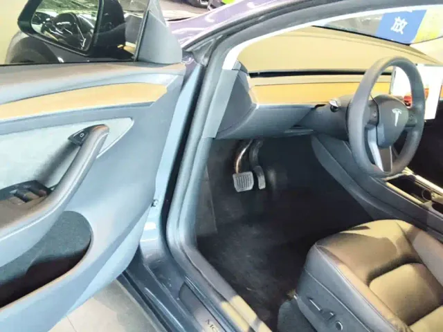 Tesla Model Y — Фото автомобиля 15