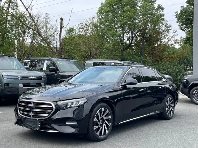 Фотография автомобиля — Mercedes-Benz E-Class