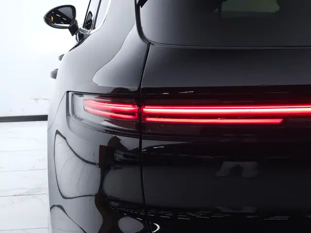 Porsche Cayenne — Фото автомобиля 24