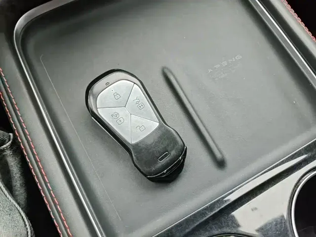 Xpeng P7 — Фото автомобиля 8