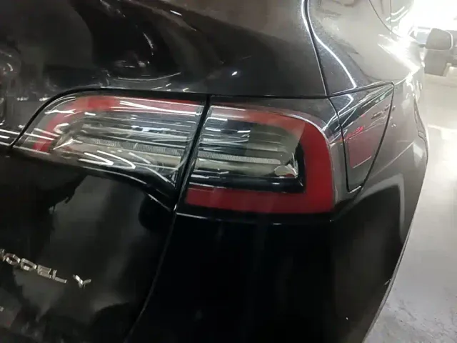 Tesla Model Y — Фото автомобиля 7
