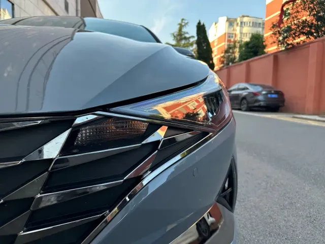 Hyundai Elantra — Фото автомобиля 4