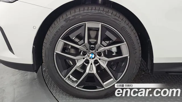 BMW 5 Series G60 — Фото автомобиля 5