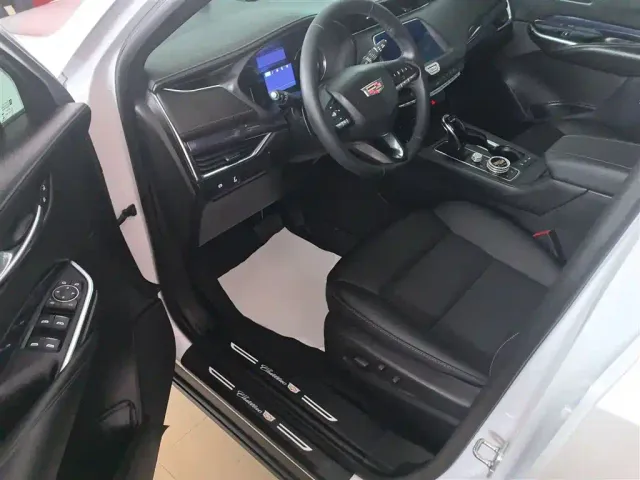 Cadillac XT4 — Фото автомобиля 11