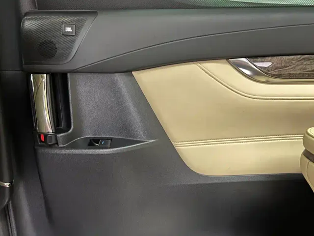 Toyota Vellfire — Фото автомобиля 15