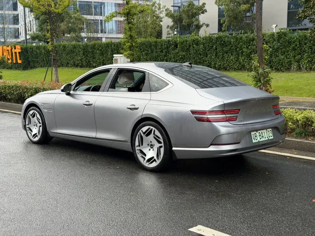 Genesis Pure Electric G80 — Фото автомобиля 11