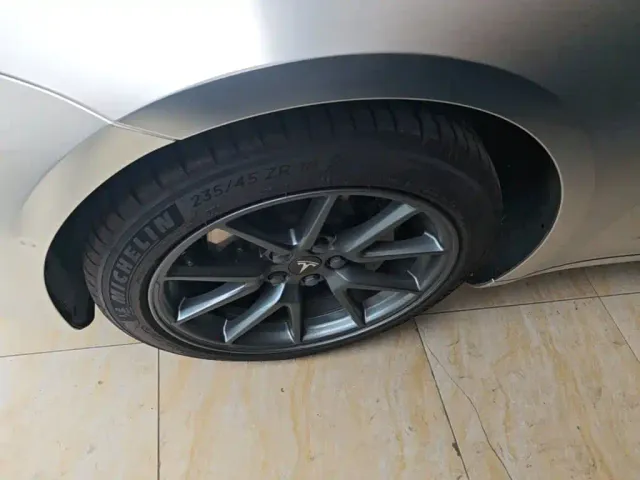 Tesla Model 3 — Фото автомобиля 22